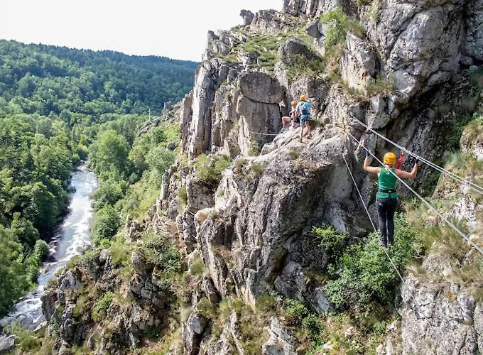 D'etape Et Meubles La Butte Aux Oiseaux Mini-hôtel